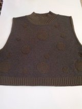画像: グランヂオ/水玉ハイネックニットベスト（カーキ）